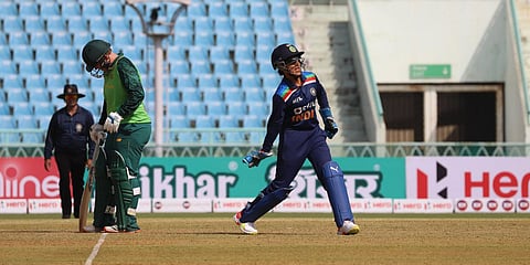 Lizelle Lee checks her crease during the 3rd ODI between India and South Africa women. (Photo| Twitter/ @OfficialCSA)