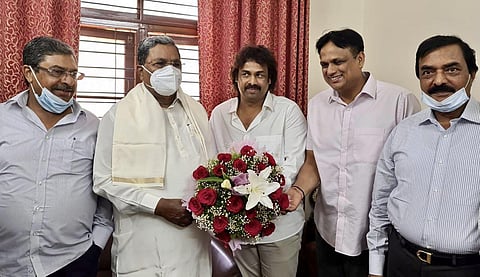 Madhu Bangarappa (second from right) greets former chief minister Siddaramaiah at the latter’s residence in Bengaluru on Thursday.