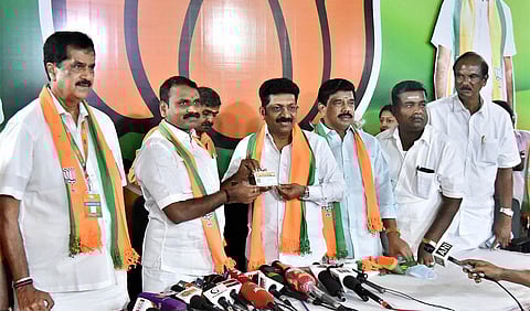 TN BJP President L Murugan welcomes DMK MLA (third from Left) Dr. saravanan, who was denied ticket to contest in the forth coming Assembly elections. (Photo | P Jawahar, EPS)