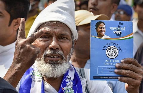 Trinamool Congress supporter flashes victory during West Bengal Chief Minister Mamata Banerjee's rally during Nandigram Diwas in Kolkata. (Photo | PTI)