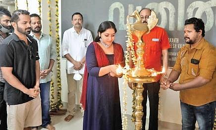 Sarju had told us earlier that the film will be a hybrid of family drama and thriller elements and that Vinay and Anu play a husband and wife running an interior design firm.