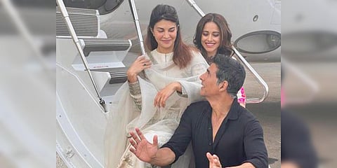Akshay Kumar with his 'Ram Setu' co-stars Nushrat Bharucha and Jacqueline Fernandez (Photo| Twitter)