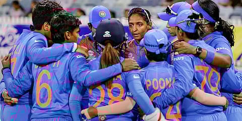 Indian Women's cricket team captain Harmanpreet Kaur speaks to the huddle. (Photo | PTI)