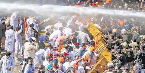 Policemen use water cannons to disperse Akali Dal’s march to the Assembly | pti