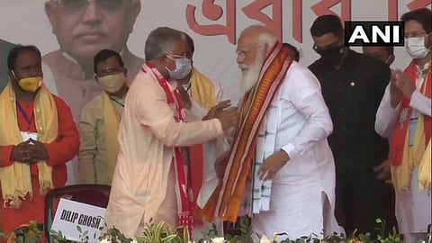 Bengal BJP chief Dilip Ghosh greeting PM Narendra Modi at a rally in Kharagpur on Saturday. (Photo | Twitter/ANI)