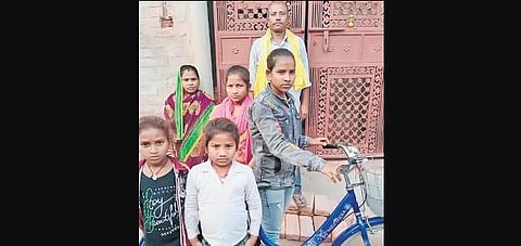 Jyoti Kumari, who had cycled from Gurugram with her injured father, at her house now | Express