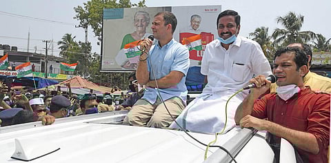 Congress leader Rahul Gandhi during the election campaign of UDF Vypeen assembly candidate Deepak Joy in Vypeen, Kochi. (Photo | Albin Mathew, EPS)