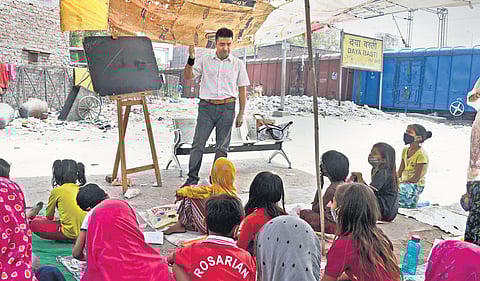 Rahul Goswami and his NGO Lakshya Jeevan Jagriti imparted online education and rations to poor students and their families, and continues to teach at Daya Basti, Zakhira, Nehru Nagar and Jhandewalan |