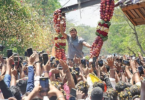 Actor Puneeth Rajkumar, who requested CM B S Yediyurappa not to reduce seating capacity in theatres to 50 per cent, visited Ballari, Hubballi, Kalaburagi and Ramanagara districts.