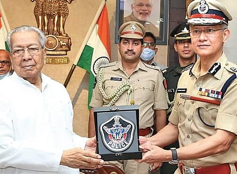 Governor Biswabhusan Harichandan with DGP Gautam Sawang (Photo | Express)
