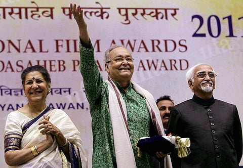 Soumitra Chatterjee gestures after receiving the Dadasaheb Phalke Award.(Photo | PTI)