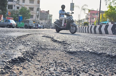Eluru Road turns a nightmare for motorists | P Ravindra Babu
