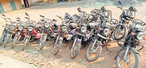 Two-wheelers used in coal smuggling seized by police | Express