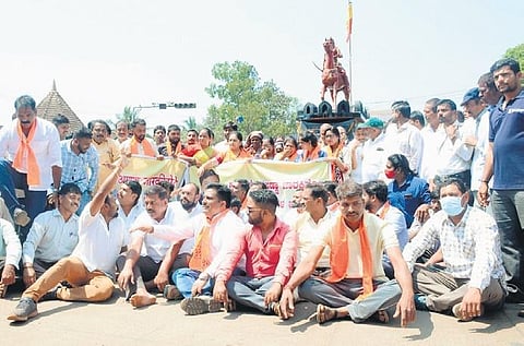 Supporters of Gokak MLA Ramesh Jarkiholi stage a protest against his resignation at Rani Chennamma Circle in Belagavi on Thursday