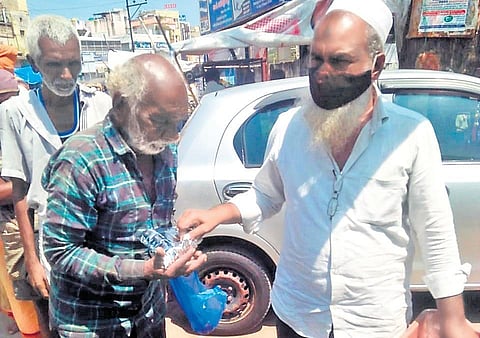 Arrahmaan Imdaad Welfare Society distributes food packets to the poor;