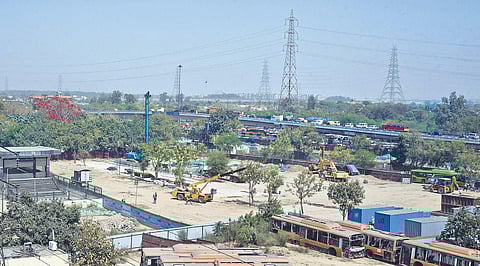 Overview of the Sarai Kale Khan ISBT and Delhi Metro station. Construction site of RRTS terminus on the right | PARVEEN NEGI
