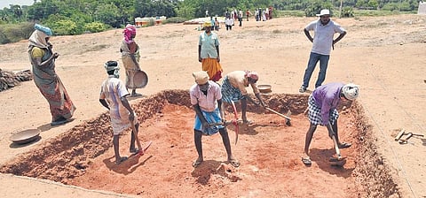 Workers engaged in excavation work at Adichanallur | V KARTHIKALAGU