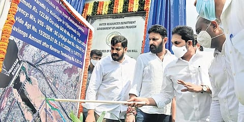 Chief Minister YS Jagan Mohan Reddy looks at the design after unveiling the pylon of flood protection wall in Vijayawada. (Photo | EPS)