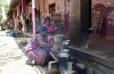 Women preparing food at the relief camp in Valiyathura UP School, which is an approved polling booth for the coming assembly elections. (Photo| B P Deepu, EPS)