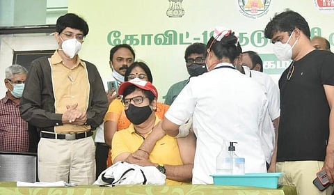 Actor Vivek takes COVID-19 vaccination at Government Omandurar Hospital on Thursday. (Photo | Special arrangement)