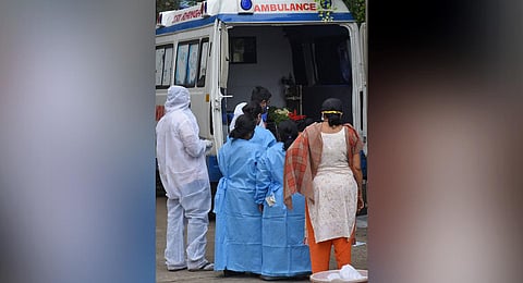 The body of a person who died of Covid brought to Summanahalli crematorium for last rites on Friday. (Photo | Vinod Kumar T, EPS)