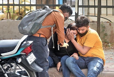Family members mourn the death of a Covid victim outside a mortuary. (Photo | Parveen Negi)