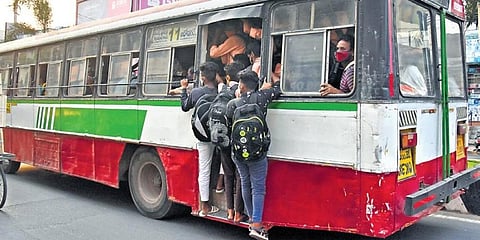 Students violate Covid protocols in Vijayawada (Photo | P Ravindra Babu , EPS)