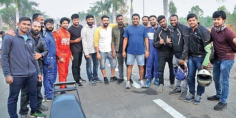 For the action block, 'James' team had hired ten professional motorsports driver s from Mumbai.