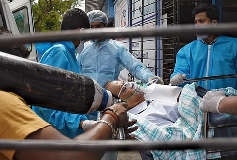 Police and the civic staff helps families in shifting some patients, who required oxygen and ventilators, to another hospital. (Photo | ANI)