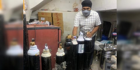 Gurudwara Sahib, Secunderabad and Guru Nanak Medical Centre line up oxygen cylinders for COVID-19 patients placed under home isolation. (Photo| EPS)