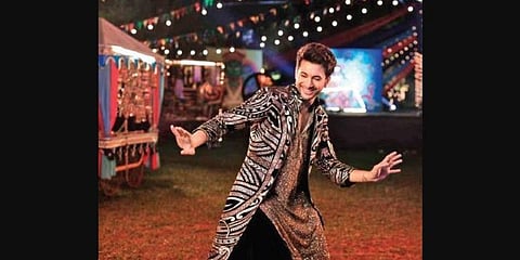 In the song, AKASA bumps into Rohit at a fair.