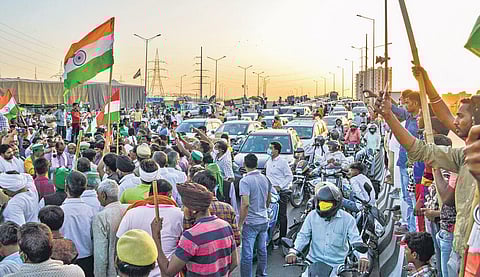 Farmers block traffic at Ghazipur border on Friday after BKU leader Rakesh Tikait’s convoy was attacked in Rajasthan’s Alwar | pti