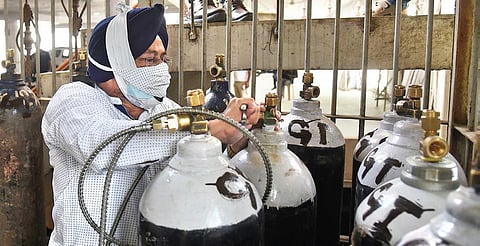A technician refills oxygen cylinder at Gurudwara Singh Sabha in Greater Kailash in New Delhi. (Photo| Parveen Negi, EPS)