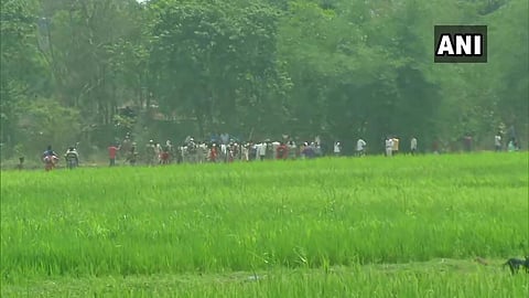 Clash erupts between supporters of BJP and TMC in Arambag. (Photo| ANI)