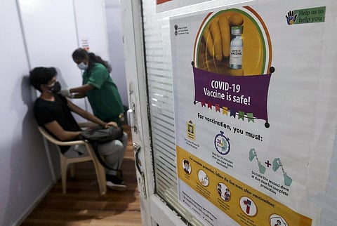 A health worker administers the COVISHIELD vaccine for COVID-19 at a vaccination center in Mumbai. (Photo | AP)