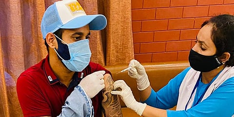 Cricketer Siddharth Kaul gets the first jab of COVID-19 vaccine. (Photo| Twitter/ @iamsidkaul)