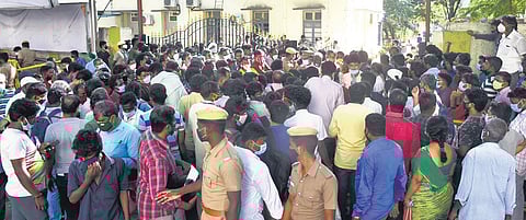 People gathered to get tokens to buy Remdesivir at Govt Kilpauk Medical College on Monday | martin louis