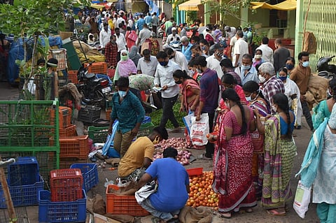 Public at the Monda market , Secunderabad