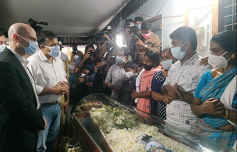 Jonathan Zadka attending the funeral process of Soumya Santhosh who lost her life in Israel. (Photo | Twitter)