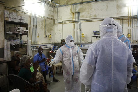 Lt. Governor Dr Tamilisai Soundararajan visited the hospital donning a PPE kit.