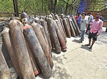 Image of oxygen cylinders used for representational purpose only