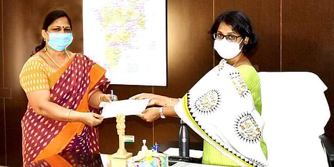 Maths teacher K Bairavi (L) and Perambalur collector P Sri Venkata Priya. (Photo| EPS)