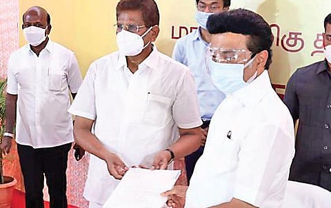 Ramraj Cotton founder K R Nagarajan donating `1 crore to Chief Minister MK Stalin toward Covid-19 relief fund | Express