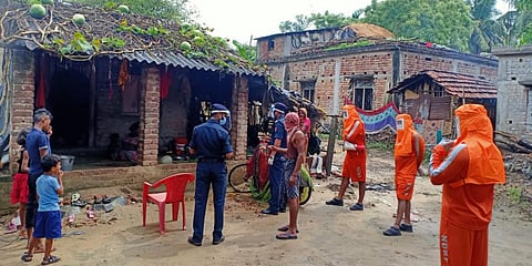 NDRF personnel asking villagers to shift to safer places at Udaypur in Bhograi block of Balasore district. (Photo| EPS)
