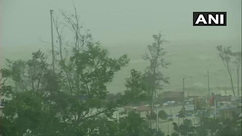 Turbulent sea and strong winds witnessed in Digha of Purba Medinipur district. (Photo | Twitter/ANI)