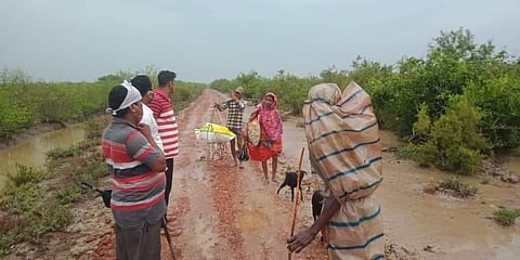Seaside villagers are evacuated to cyclone shelters in Odisha's Kendrapara district. (Photo| EPS)