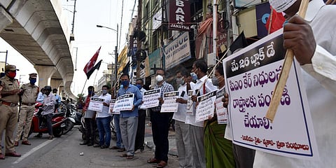 Members from CITU and other Union leaders protest with black flags against farm laws in Hyderabad. (Photo| S Senbagapandiyan, EPS)