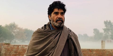 A still from 'Meel Patthar'.