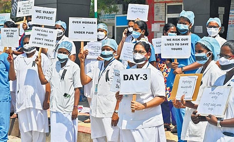 Doctors and other health workers protest with black badges at Vijayawada government general hospital on Wednesday | Prasant Madugula
