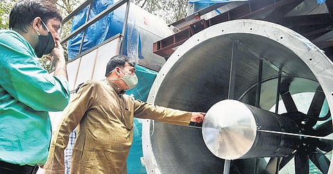 Delhi Minister Gopal Rai inspects the smog tower being built at Baba Kharak Singh Marg in New Delhi. (Photo | Parveen Negi/EPS)